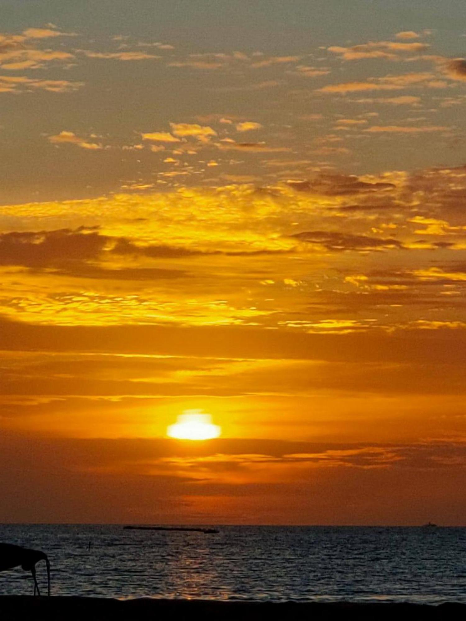 Wind Breeze Sunset View Inn Гурайдо Екстериор снимка