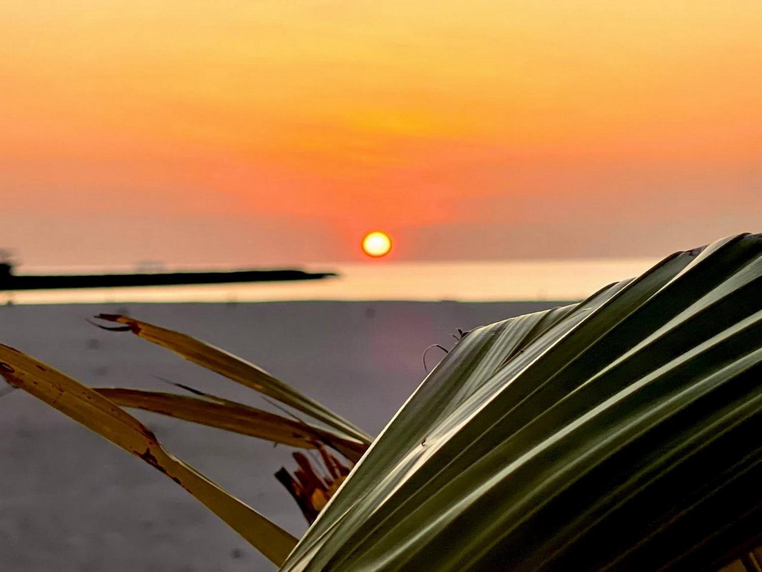 Wind Breeze Sunset View Inn Гурайдо Екстериор снимка