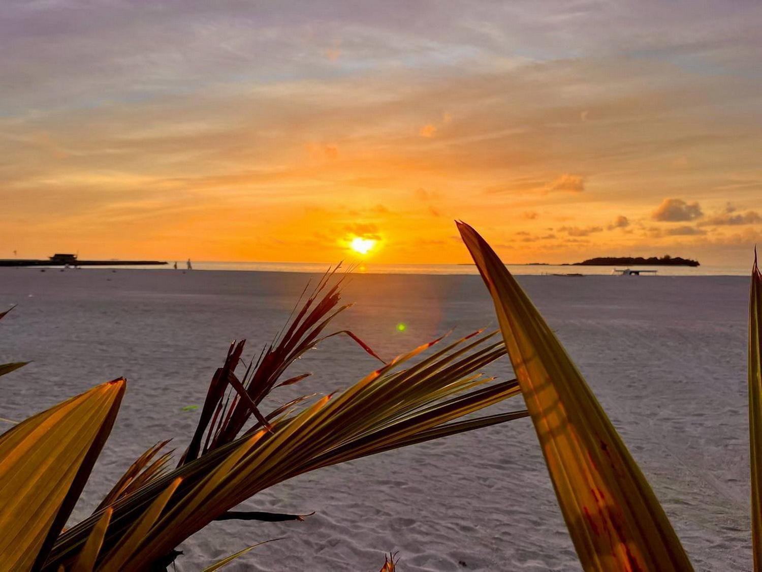 Wind Breeze Sunset View Inn Гурайдо Екстериор снимка